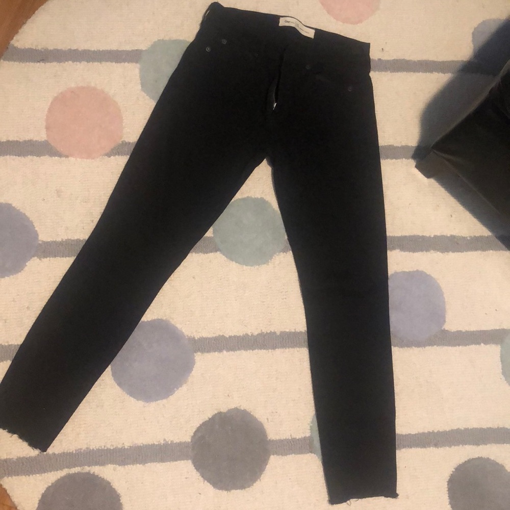 Black fitted cropped Gap pants